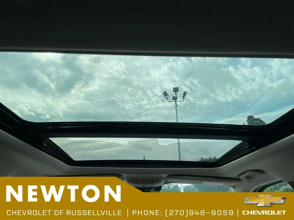 Used 2018 White Ford Limited image 8