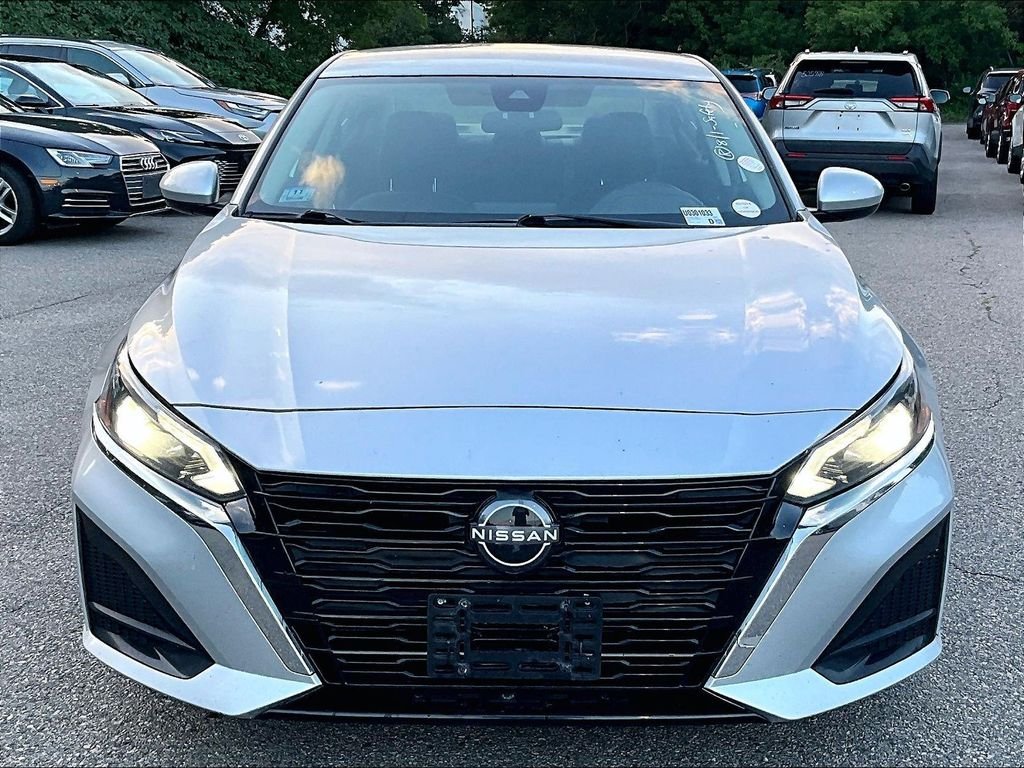 Used 2023 Silver Nissan 2.5 S image 2