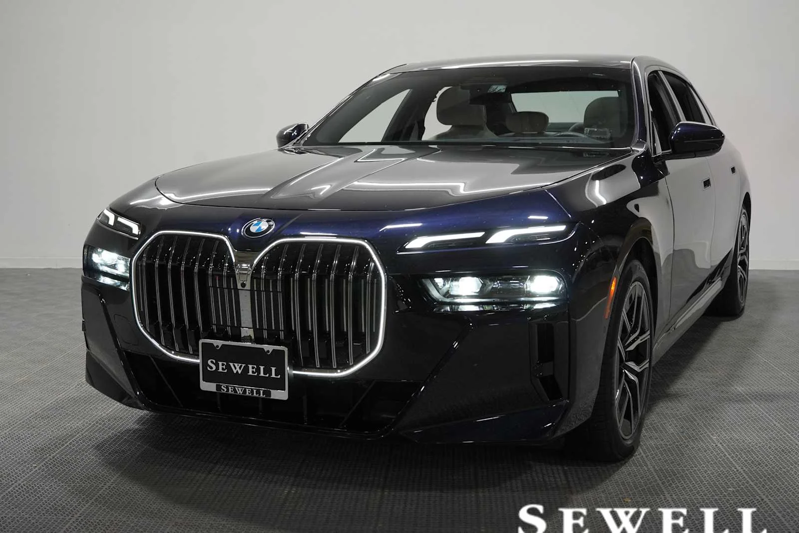 2023 BMW 7 Series 740i's photo