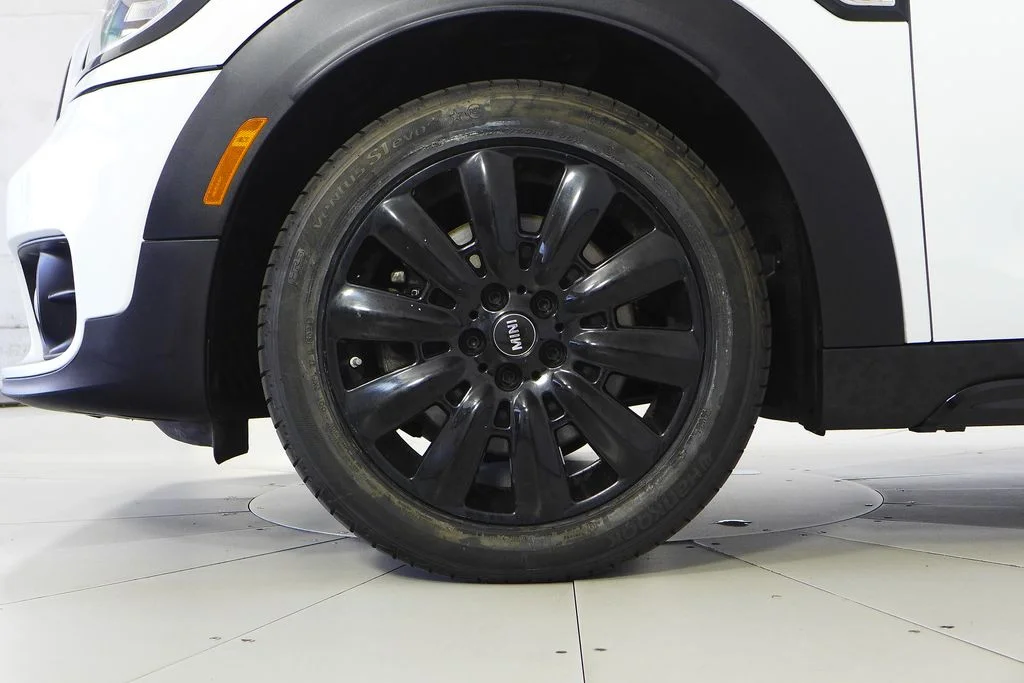 Used 2019 White MINI  image 5