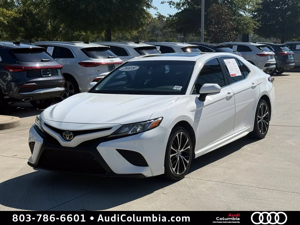 Used 2018 White Toyota SE image 9