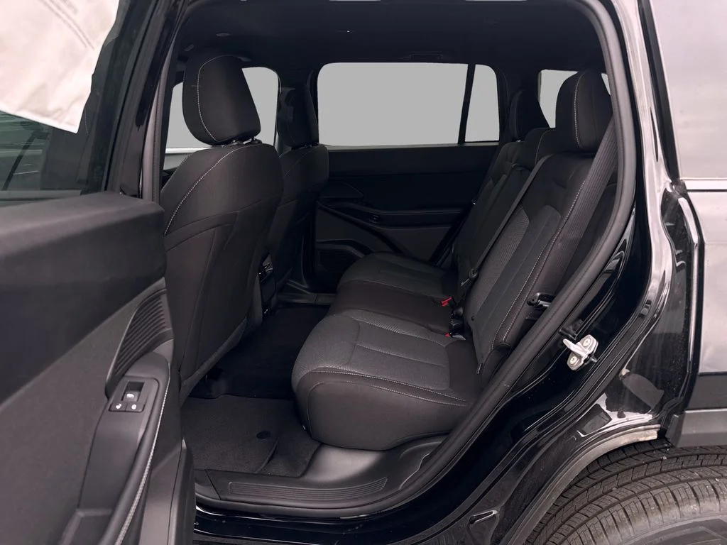 New 2026 Diamond Black Crystal Pearlcoat Jeep Laredo image 11