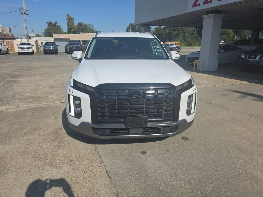 Used 2025 White Hyundai SEL image 2