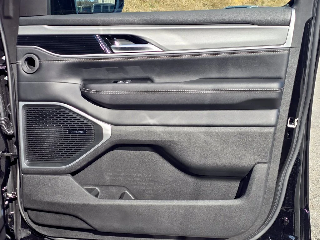 New 2026 Black Jeep  image 39