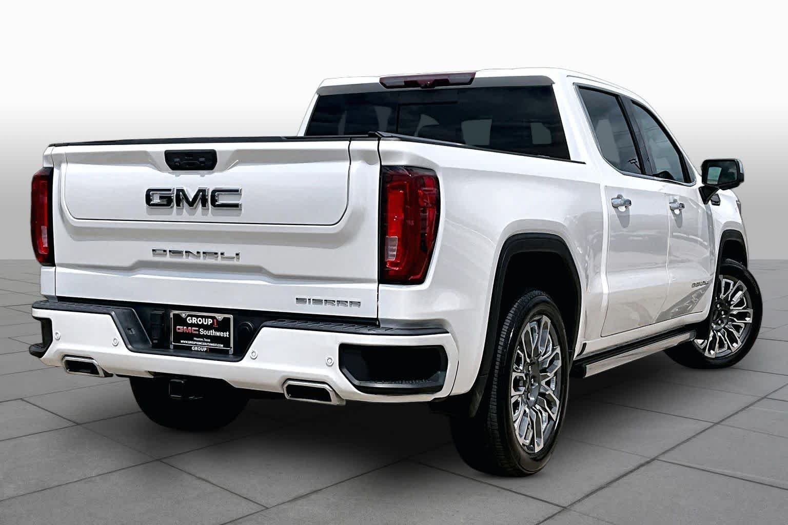 Used 2023 White Frost Tricoat GMC Denali Ultimate image 13