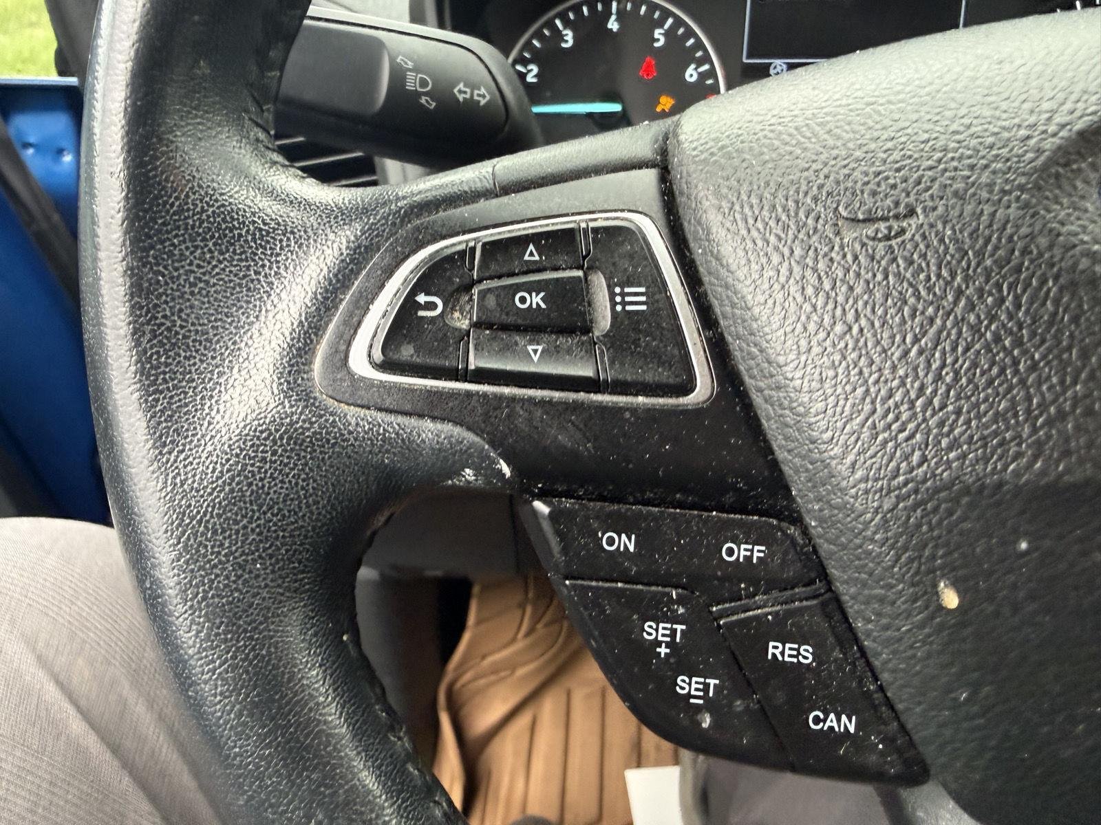 Used 2020 Lightning Blue Ford SE image 10