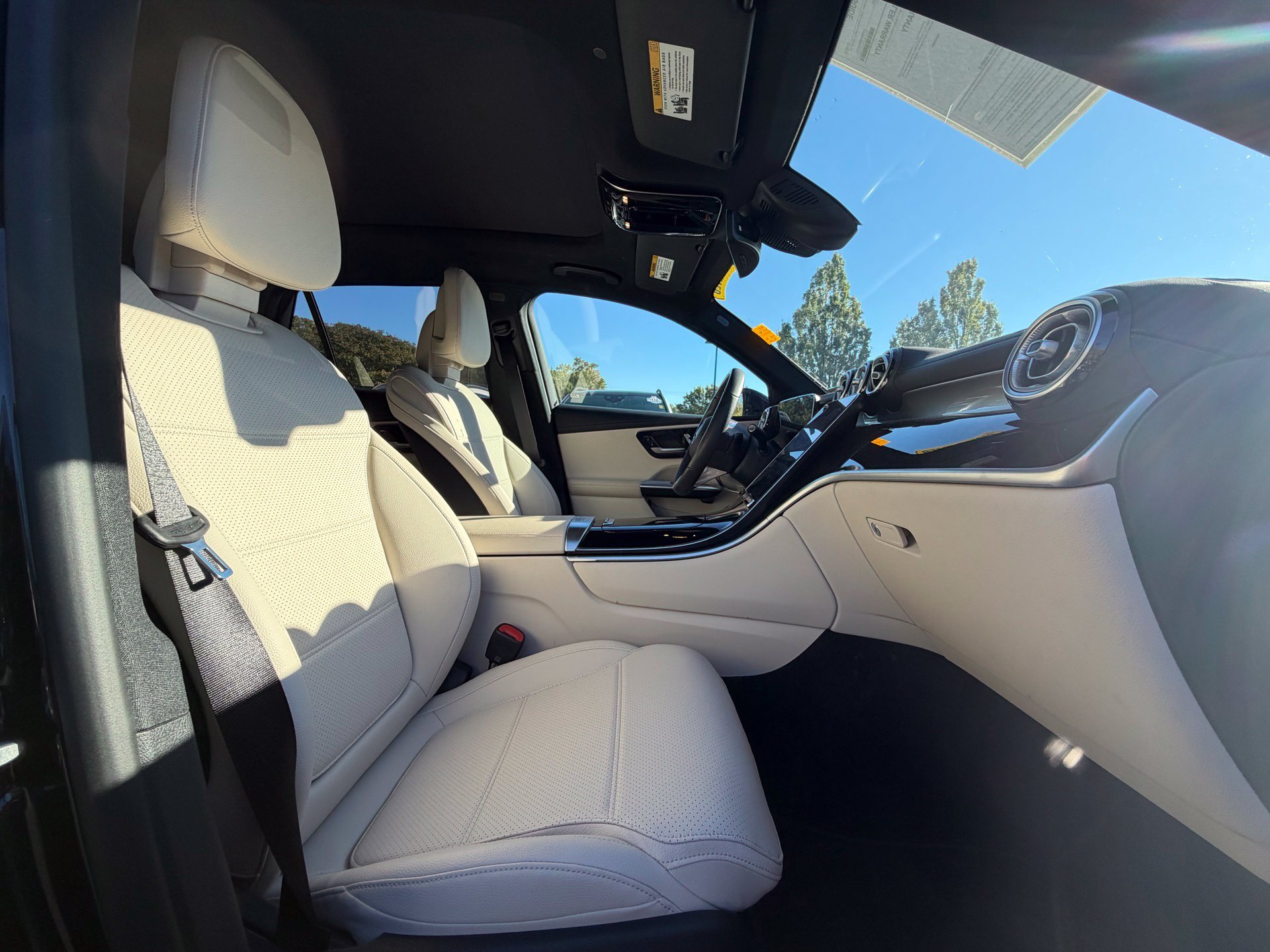 Used 2023 Blue Mercedes-Benz GLC 300 image 8