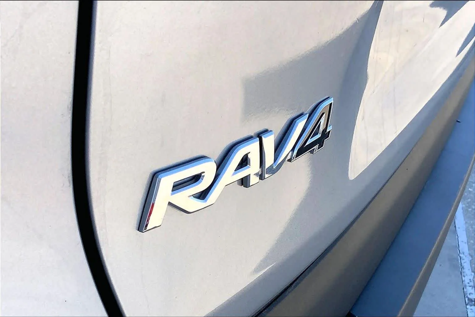 Used 2025 Silver Sky Metallic Toyota XLE image 30