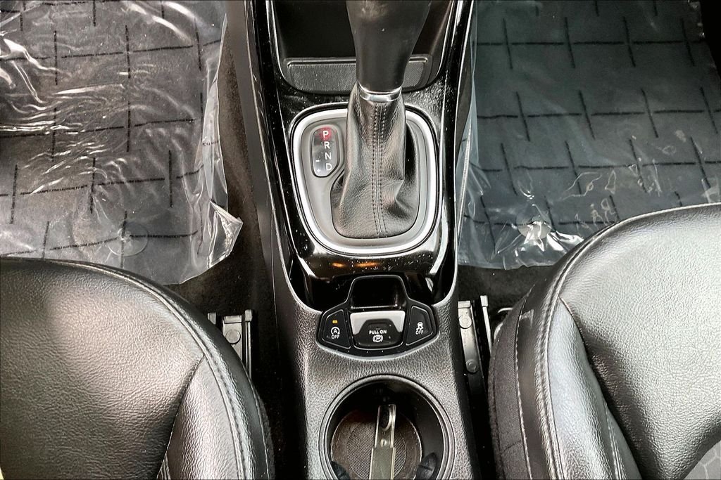 Used 2019 Silver Jeep Latitude image 33