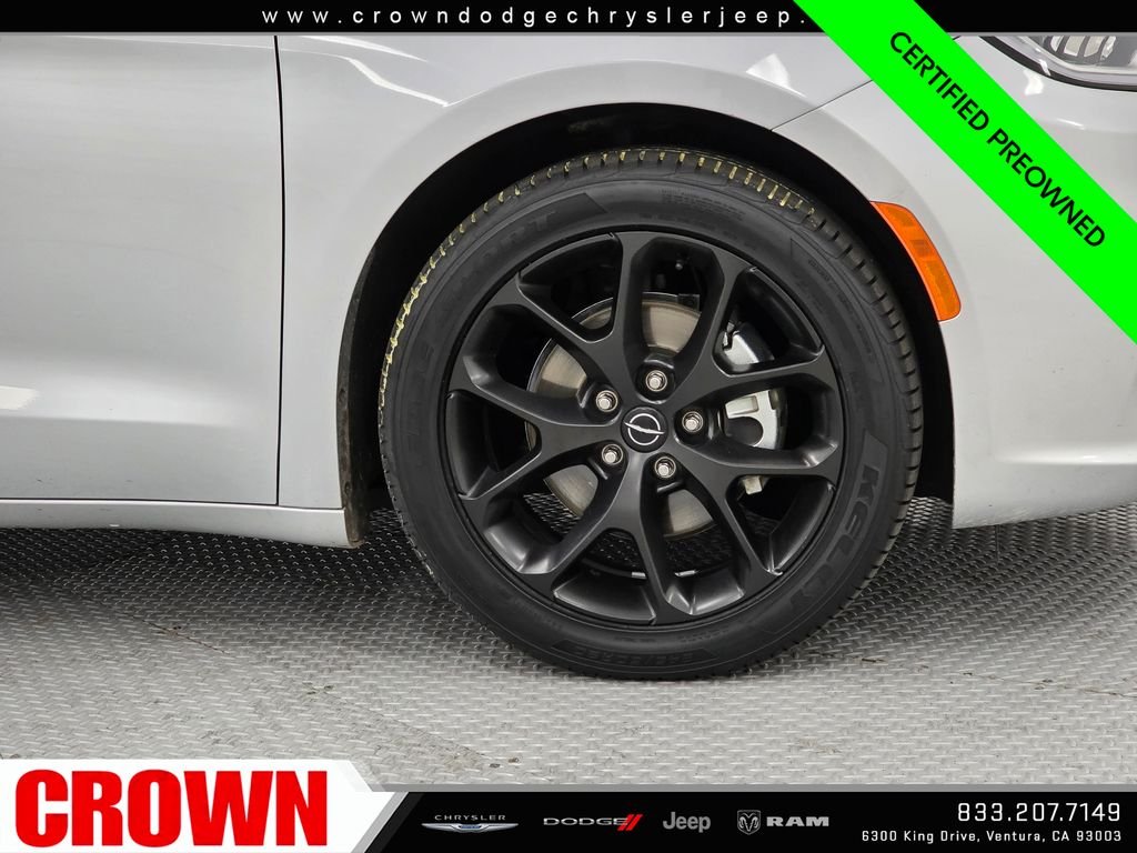 Used 2026 Silver Chrysler Limited image 9