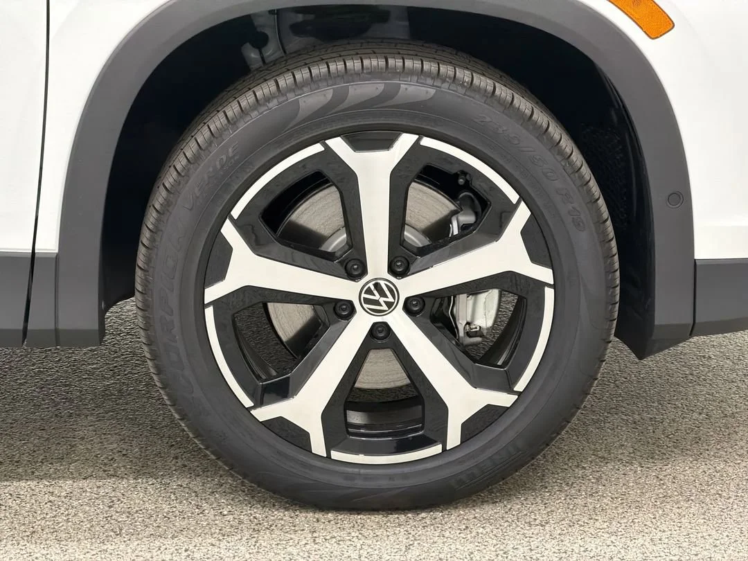 New 2026 Pure White Volkswagen SE image 10