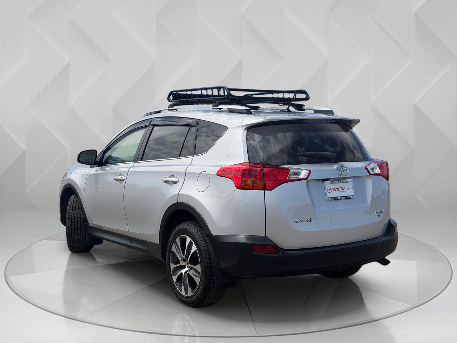 Used 2015 Classic Silver Metallic Toyota Limited image 3