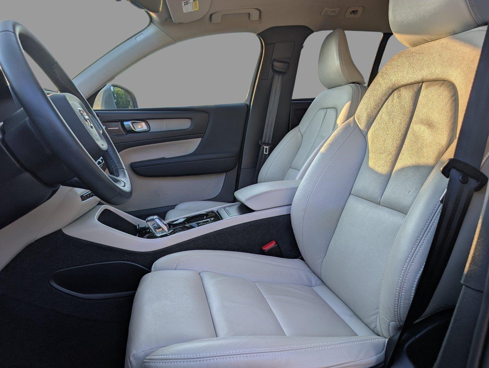 Used 2024 Vapor Grey Metallic Volvo Plus Bright Theme image 16