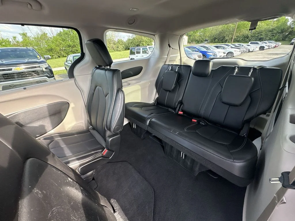 Used 2024 White Chrysler Touring L image 23