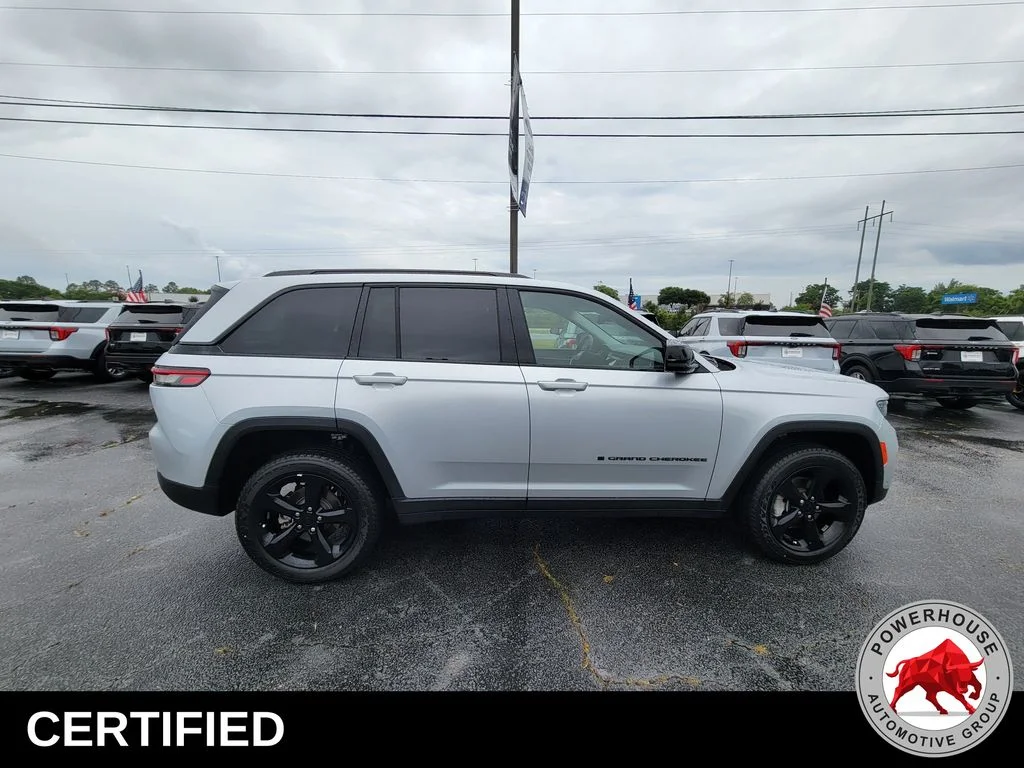Used 2023 Silver Jeep Limited image 7