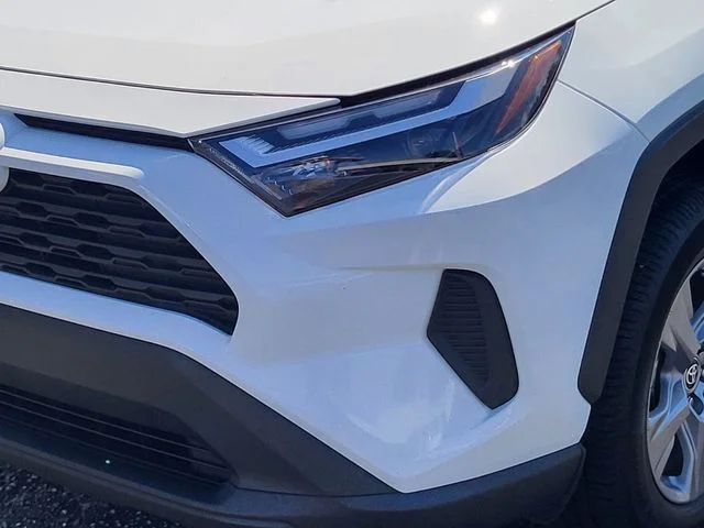 Used 2022 White Toyota XLE image 8