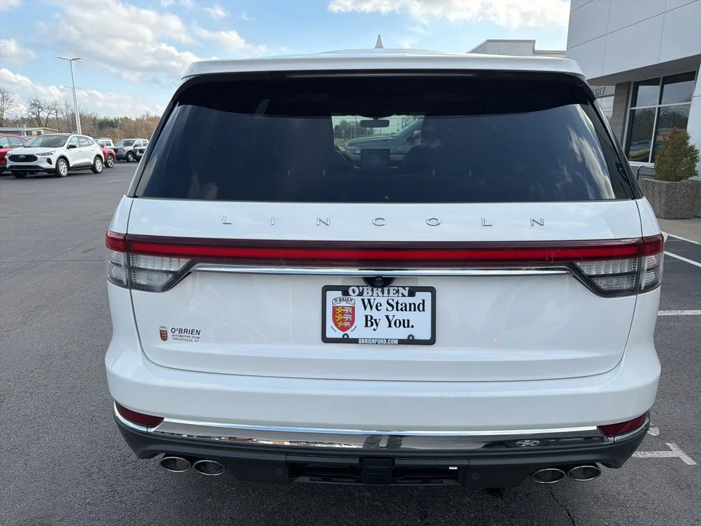 Used 2023 Pristine White Lincoln Reserve image 4