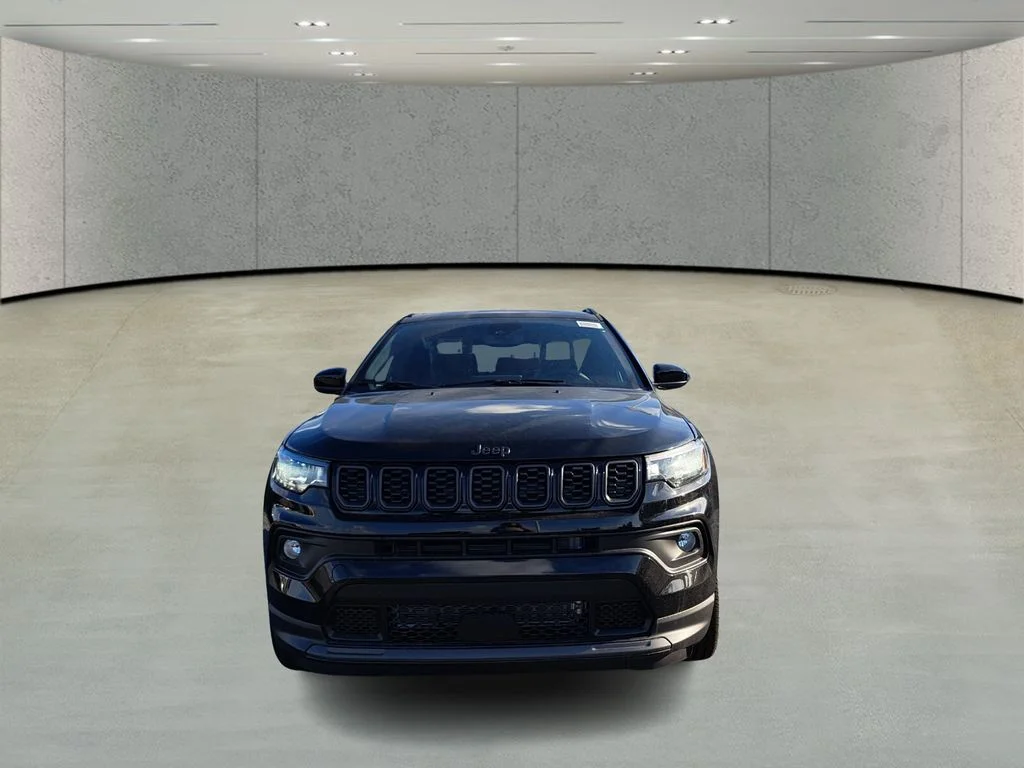 New 2026 Diamond Black Crystal Pearl-Coat Exterior Paint Jeep Latitude image 2