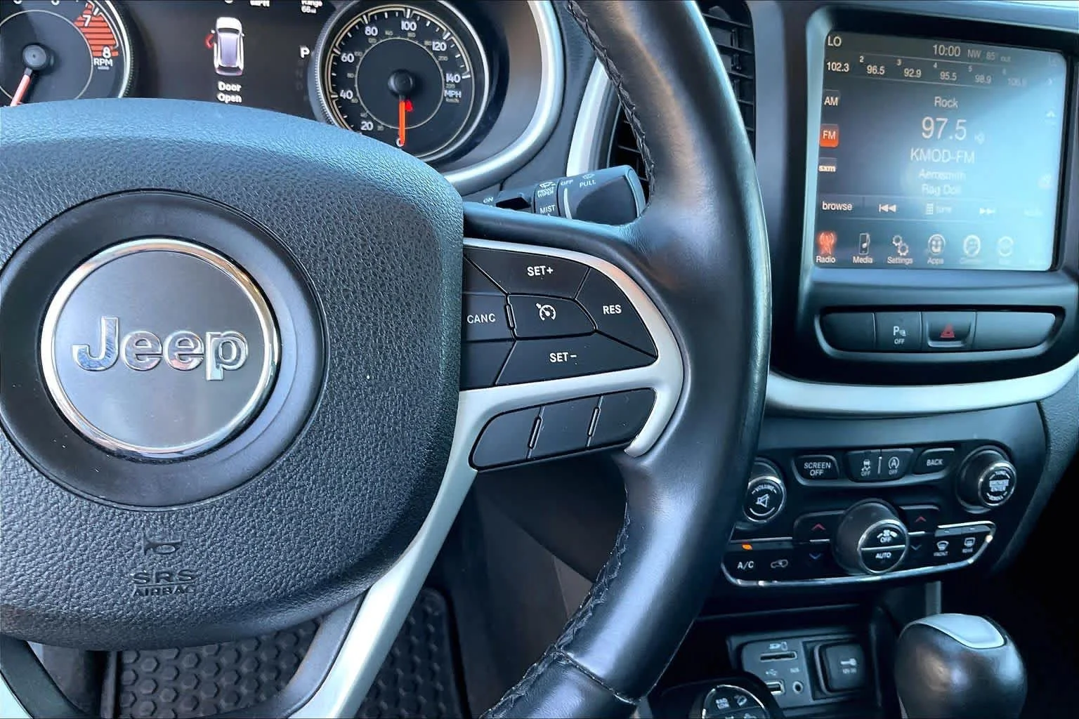 Used 2018 Diamond Black Crystal Pearlcoat Jeep Trailhawk image 24