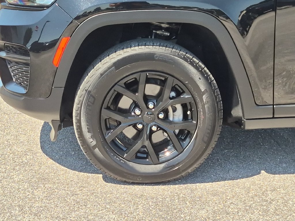 Used 2025 Black Jeep Altitude X image 9