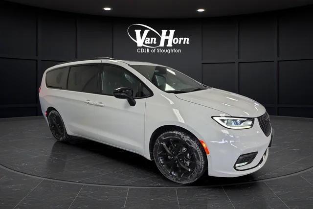 2026 Chrysler Pacifica Limited's photo