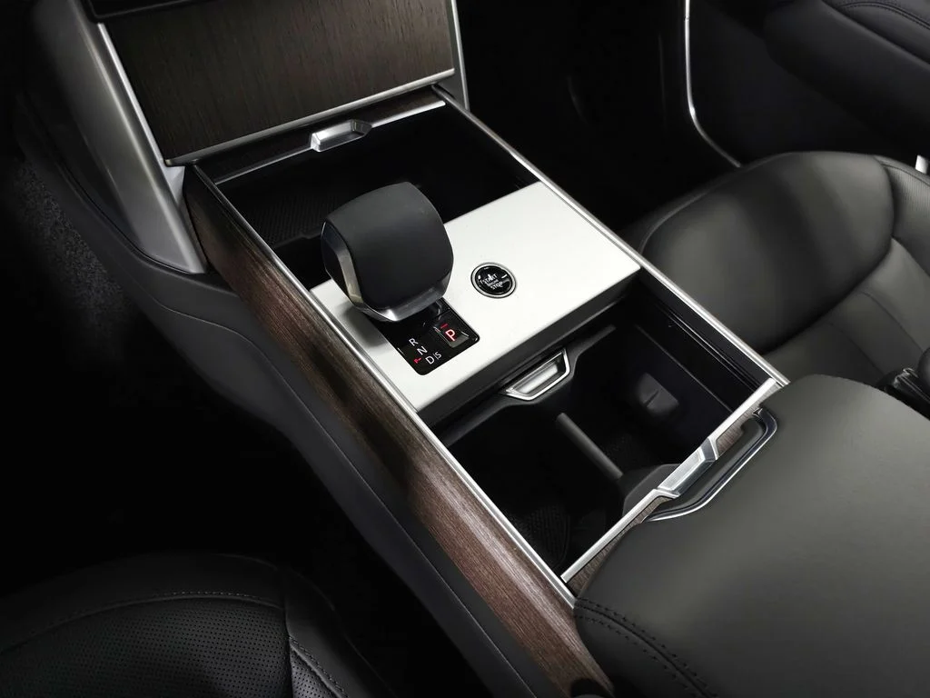 Certified Used 2025 Black Land Rover SE image 33