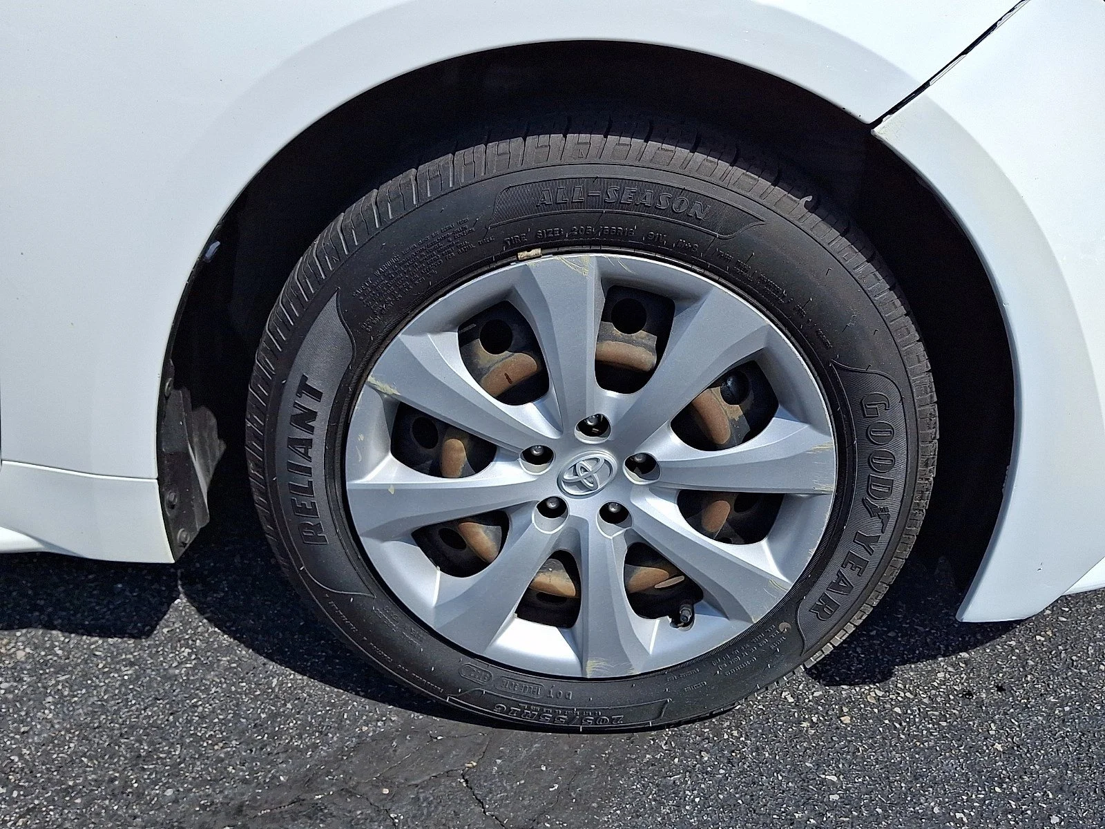 Used 2020 Super White Toyota LE image 9