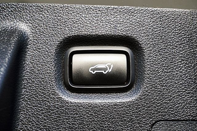 Used 2023 Silver Hyundai SEL image 13