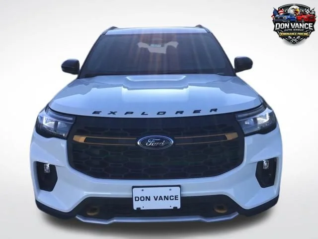 New 2026 Star White Metallic Tri-Coat Ford Tremor® image 8