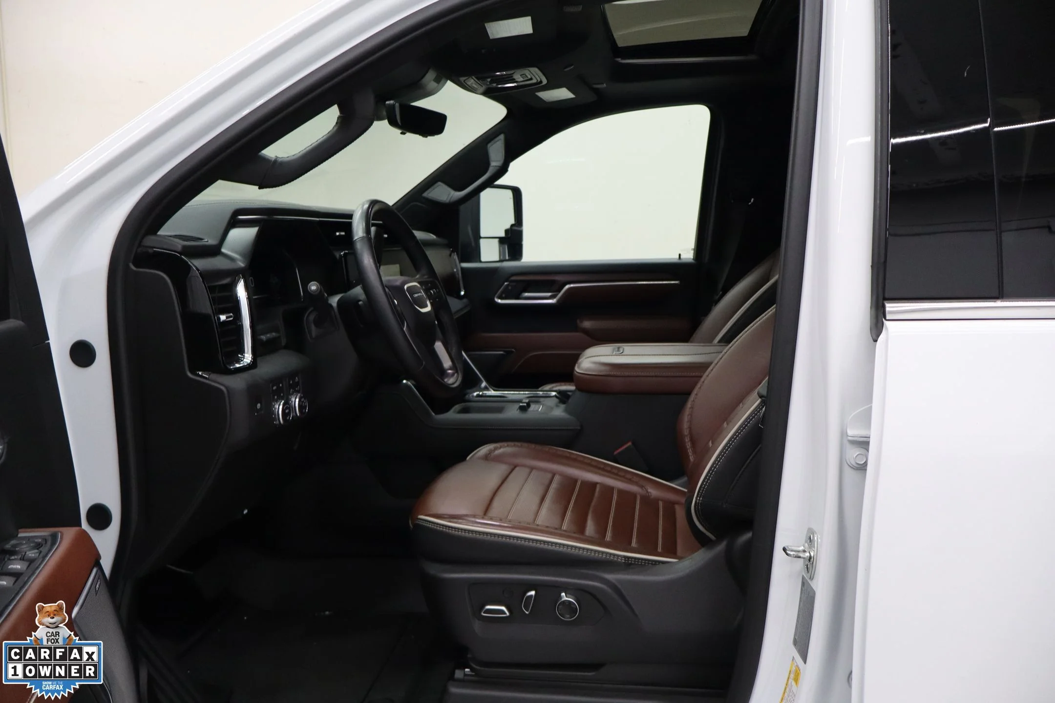 Used 2025 White GMC Denali Ultimate image 24