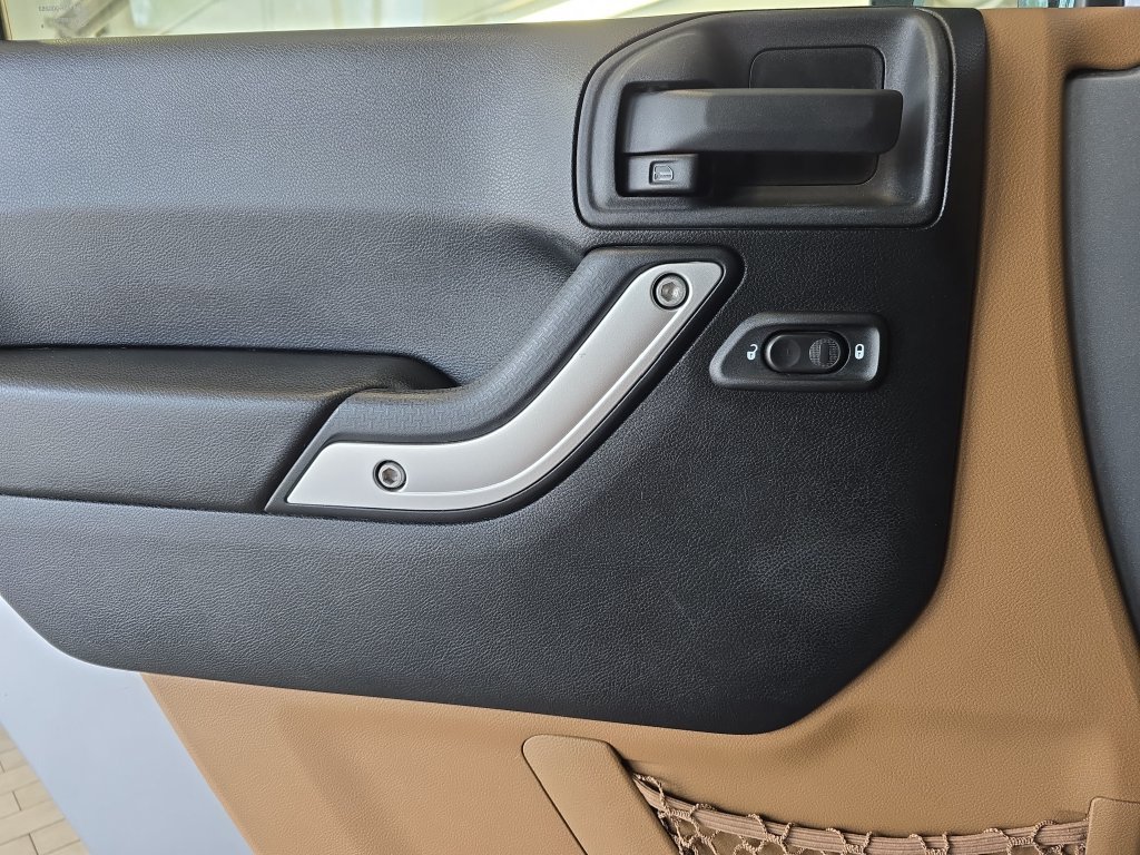 Used 2016 Silver Jeep Unlimited Sahara image 27