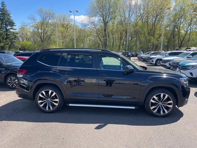 Certified 2022 Volkswagen Atlas SE w/Tech with VIN 1V2KR2CA0NC563309 for sale in Inver Grove Heights, Minnesota