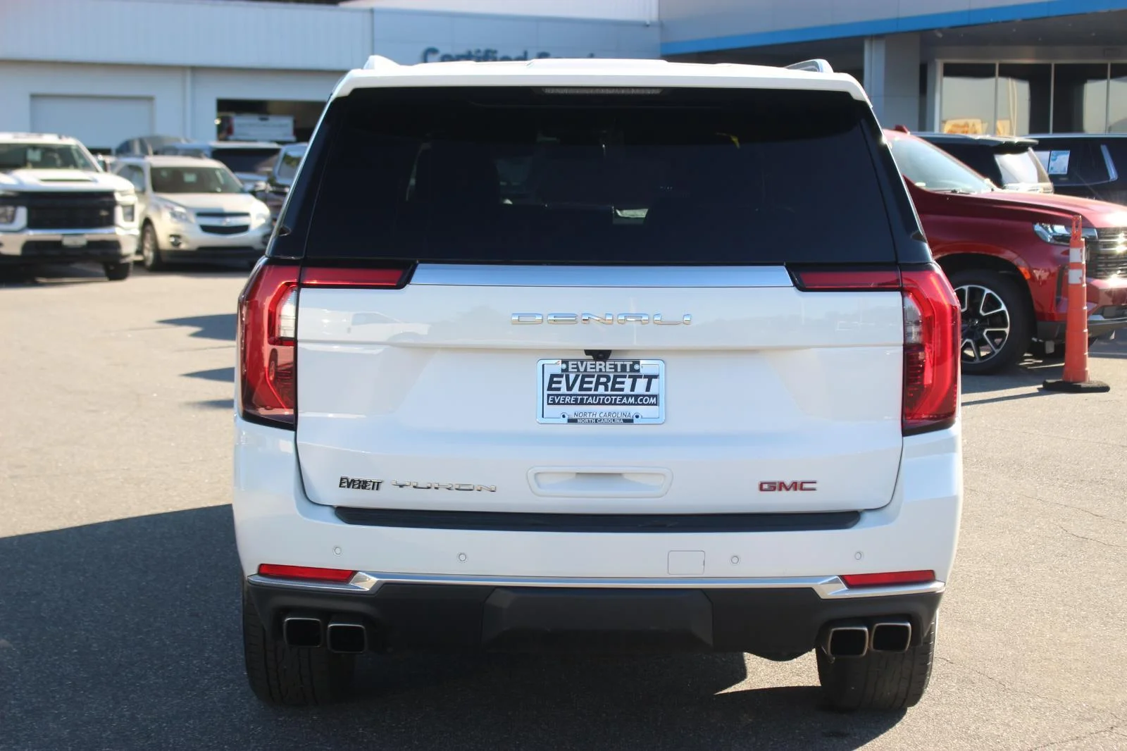 Used 2025 Summit White GMC Denali image 6