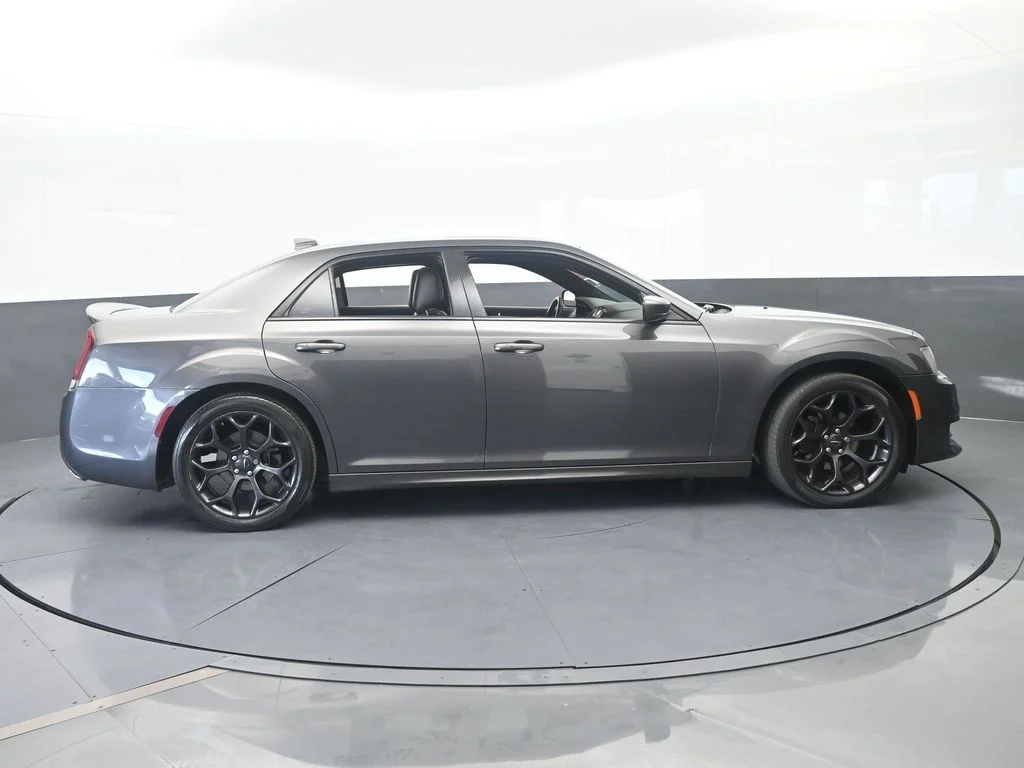 Used 2020 Granite Crystal Metallic Clearcoat Chrysler S image 7