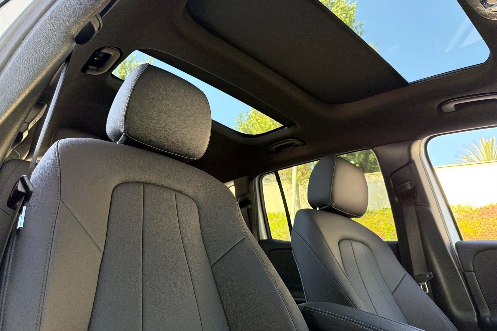 New 2026 Polar White Mercedes-Benz GLB 250 image 30