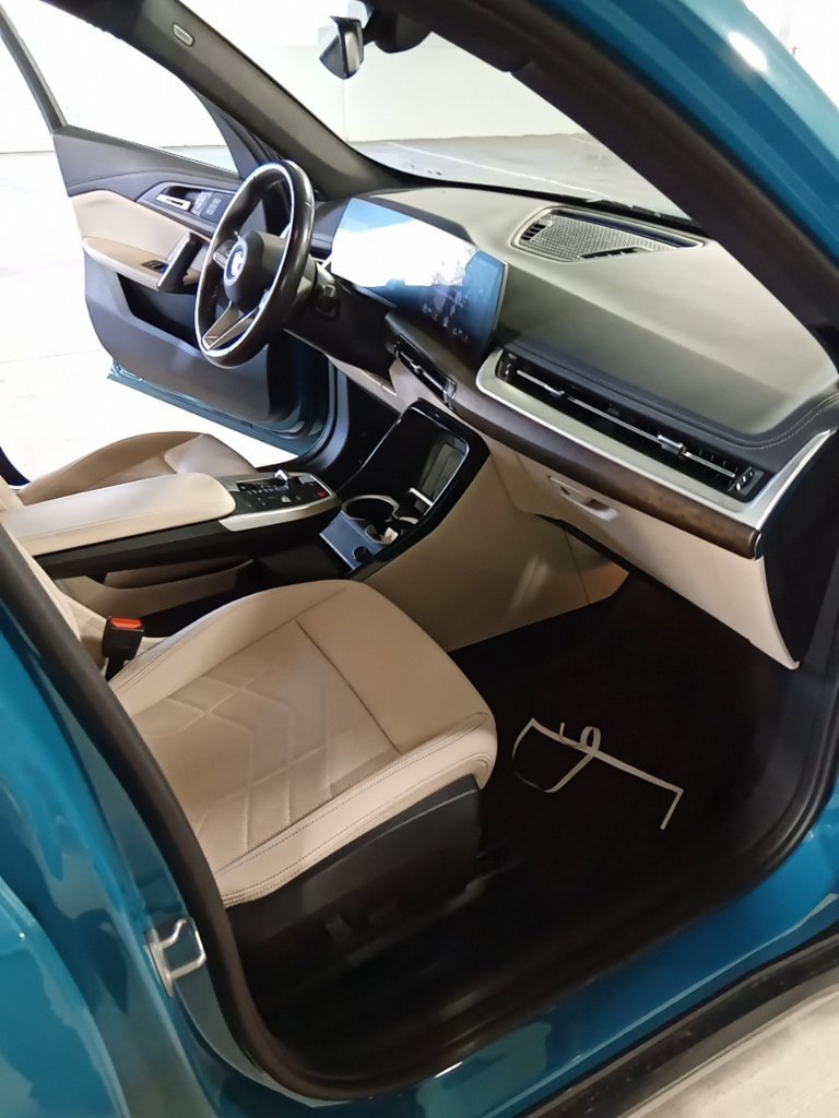 Used 2023 Blue Bay Lagoon Metallic BMW xDrive28i image 13