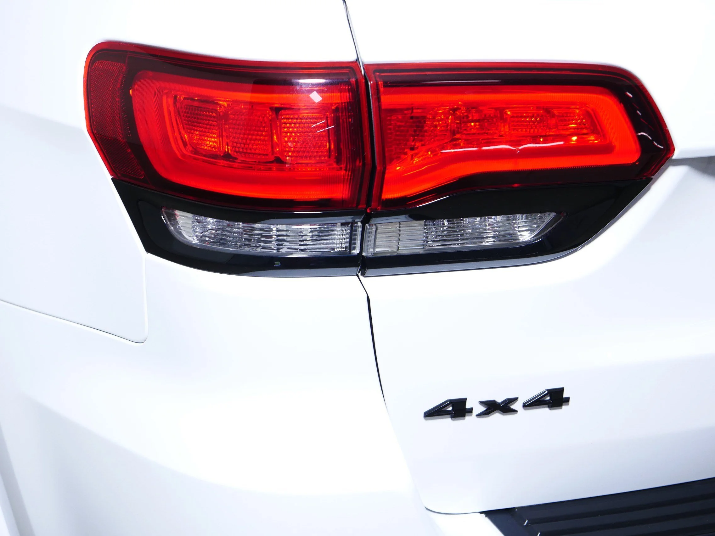 Used 2021 Bright White Clearcoat Jeep Laredo X image 17