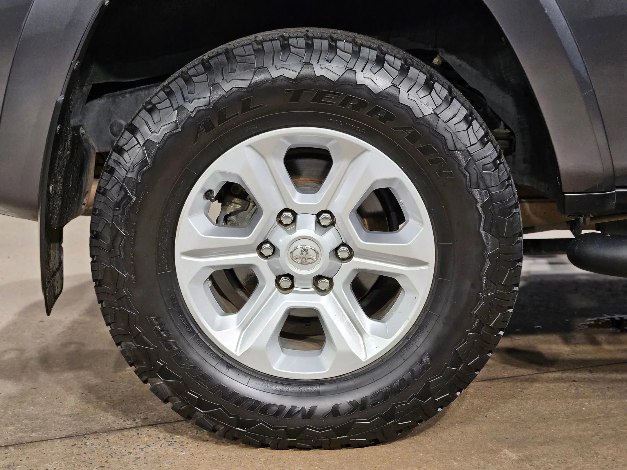 Used 2023 Magnetic Gray Metallic Toyota SR5 Premium image 17