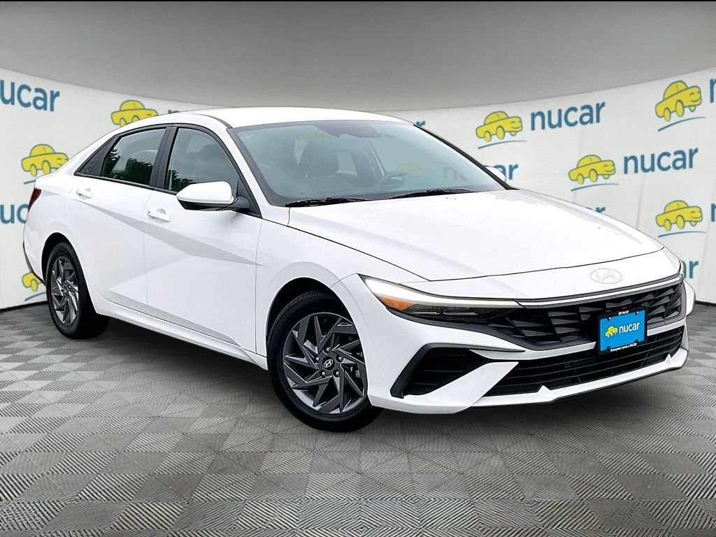Used 2024 White Hyundai SEL image 1