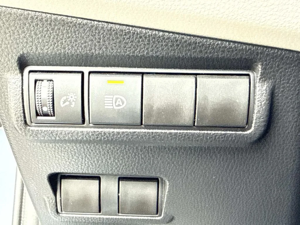 Used 2025  Toyota L image 40