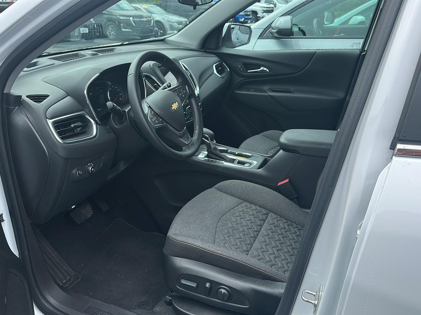 Used 2024 Summit White Chevrolet LT image 7