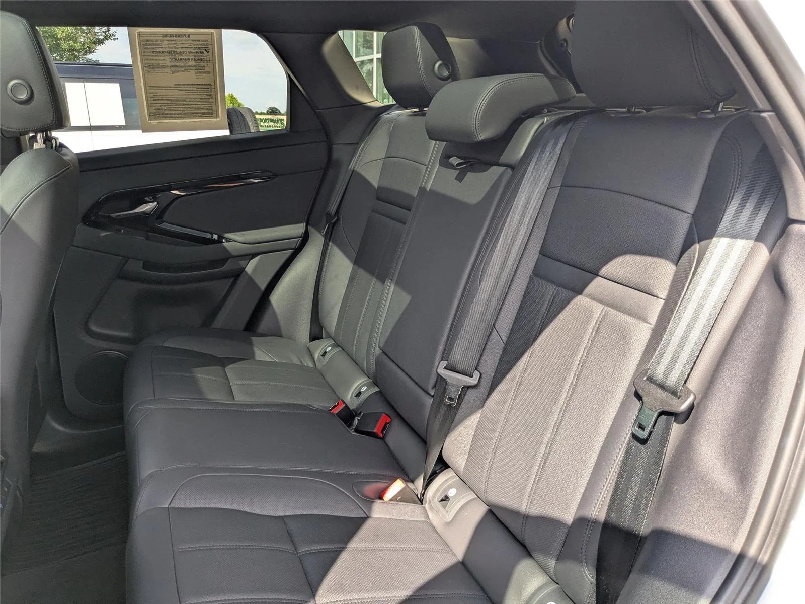 Used 2025 Fuji White Land Rover Dynamic SE image 25