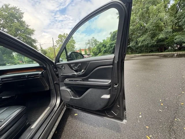 Used 2020 Magnetic Gray Lincoln Reserve image 22