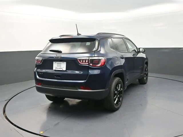 New 2026 Fathom Blue Pearl-Coat Exterior Paint Jeep Latitude image 9