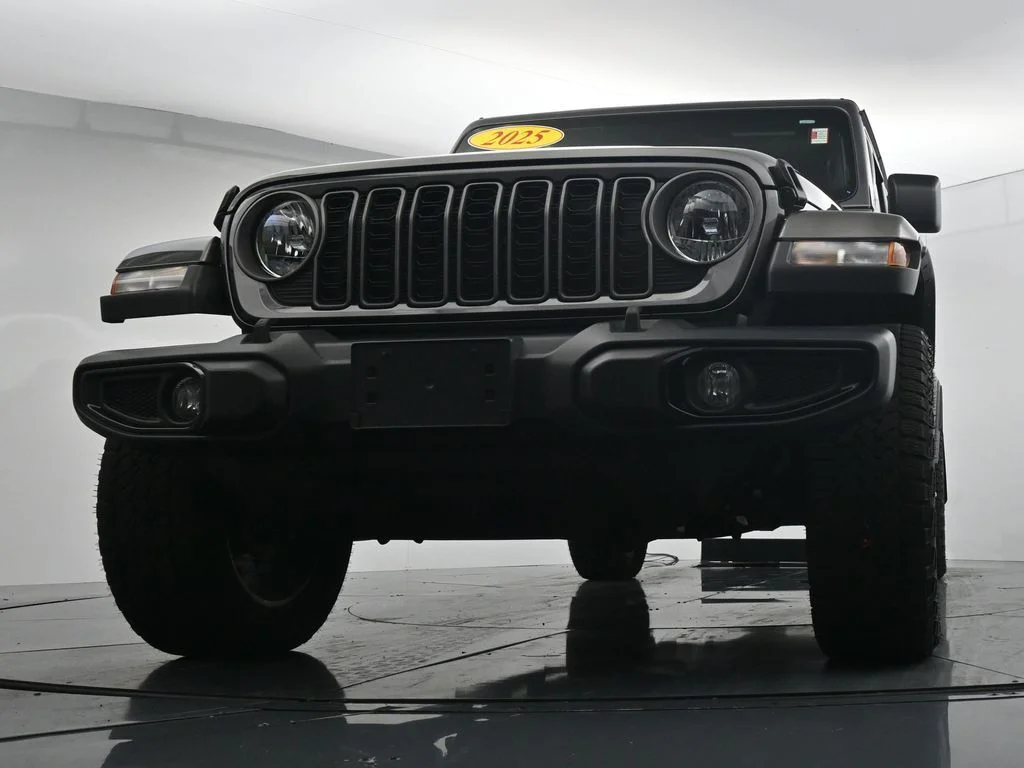 Used 2025 Gray Jeep Nighthawk image 33