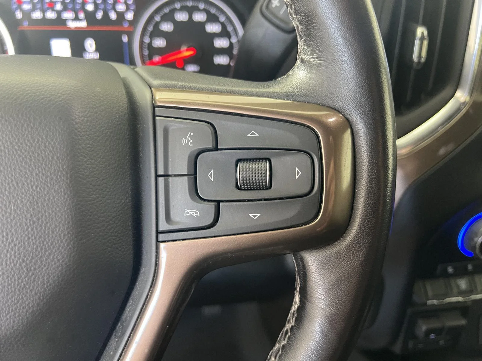 Used 2022 SUMMIT WHITE Chevrolet High Country image 11