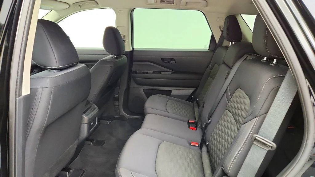 Used 2024 Super Black Nissan S 4WD image 19