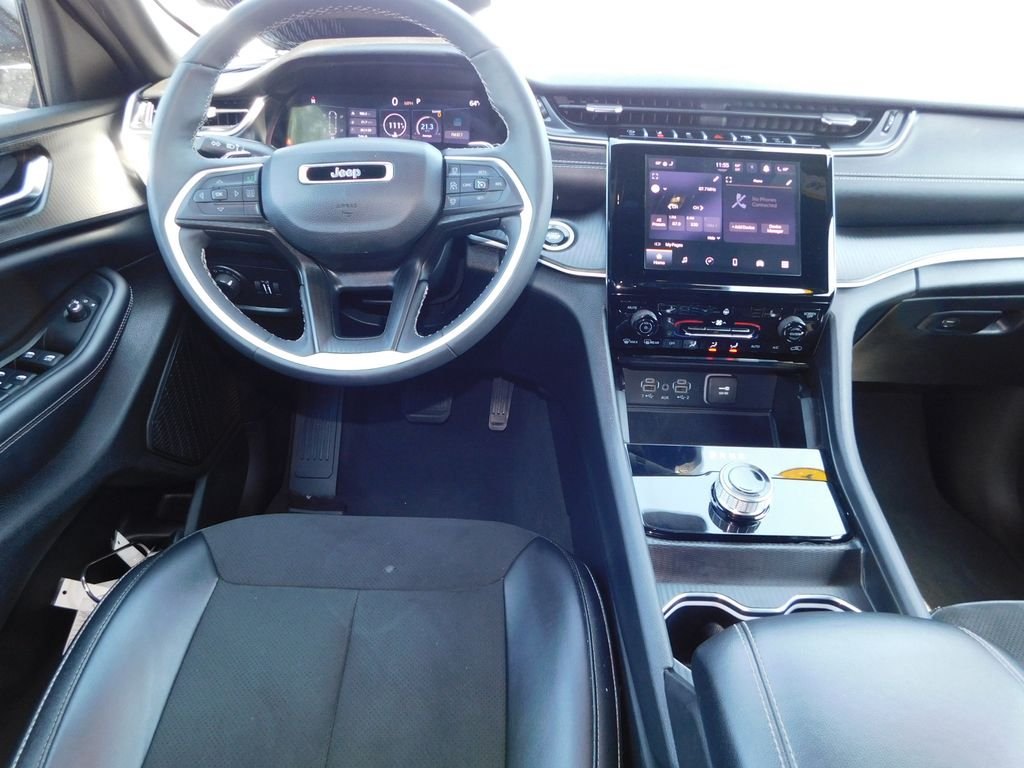 Used 2024 White Jeep Altitude image 17