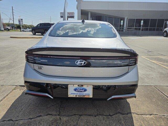 Used 2025 Aero Silver Hyundai SEL image 4
