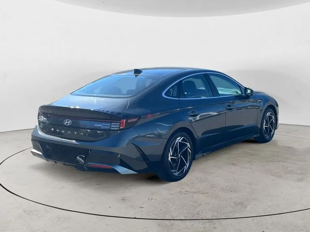 Used 2024 Gray Hyundai SEL image 5